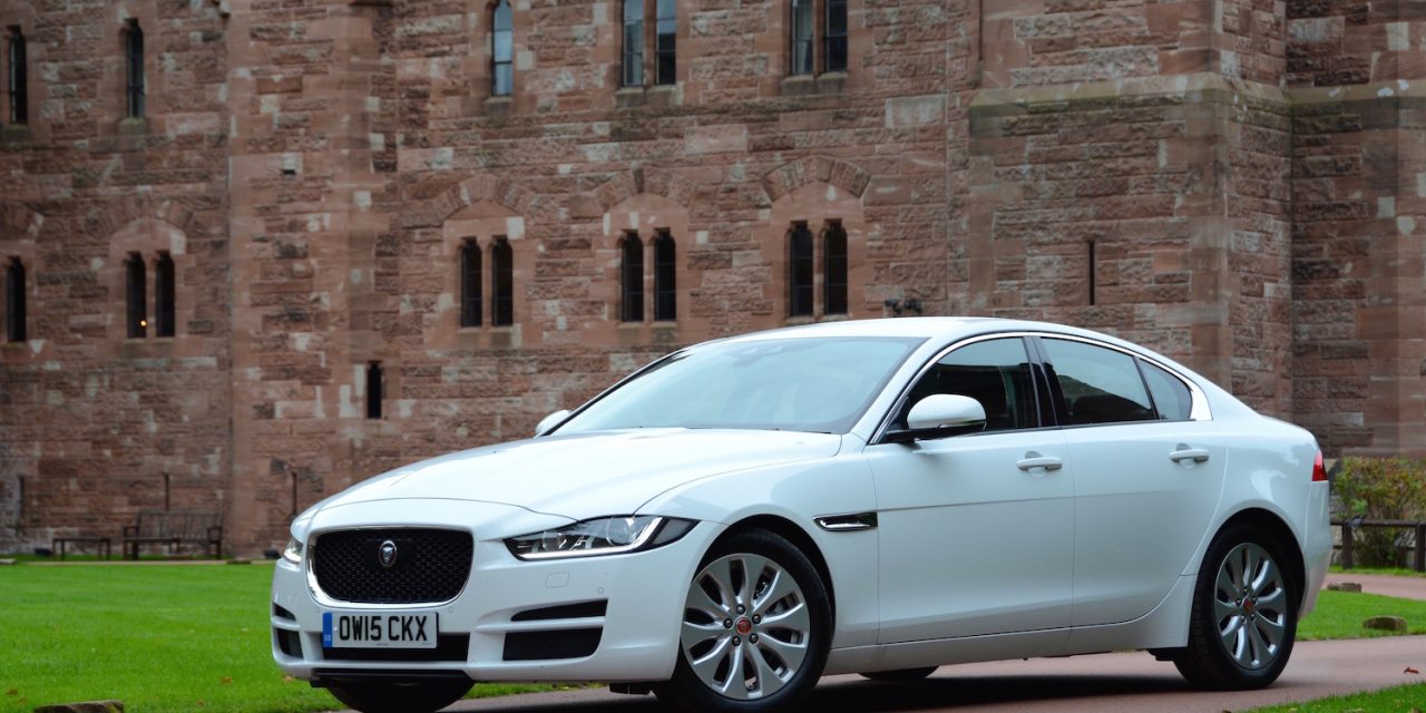 Jaguar XE Layak Jadi Pilihan Sedan Mewah Anda, Ini Alasannya!