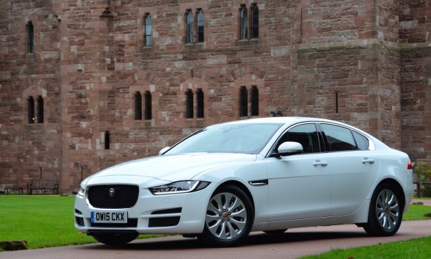 Jaguar XE Layak Jadi Pilihan Sedan Mewah Anda, Ini Alasannya!