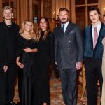 Beckham Family: Kompak Serba Hitam Di Hari Bersejarah Victoria